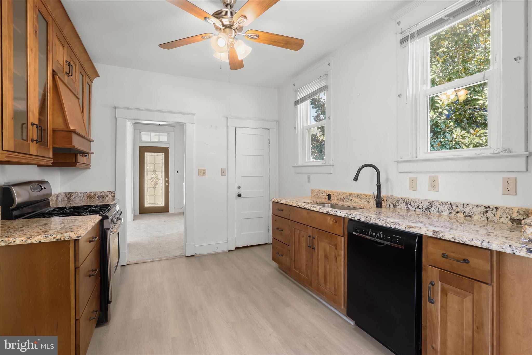 23 Ridge Road Baltimore, MD 21228 - Photo 19 of 49 Updated Kitchen