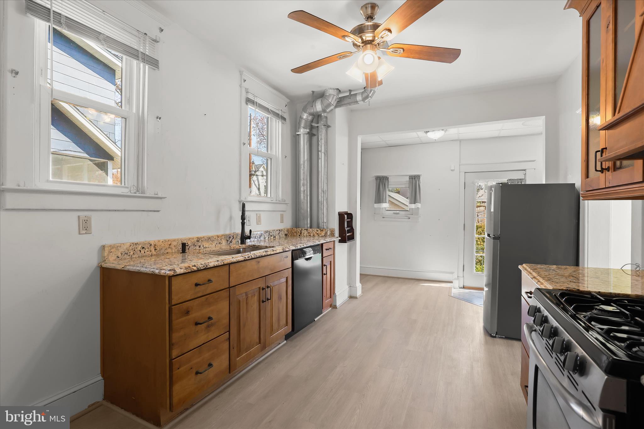 23 Ridge Road Baltimore, MD 21228 - Photo 23 of 49 Kitchen and Breakfast Nook
