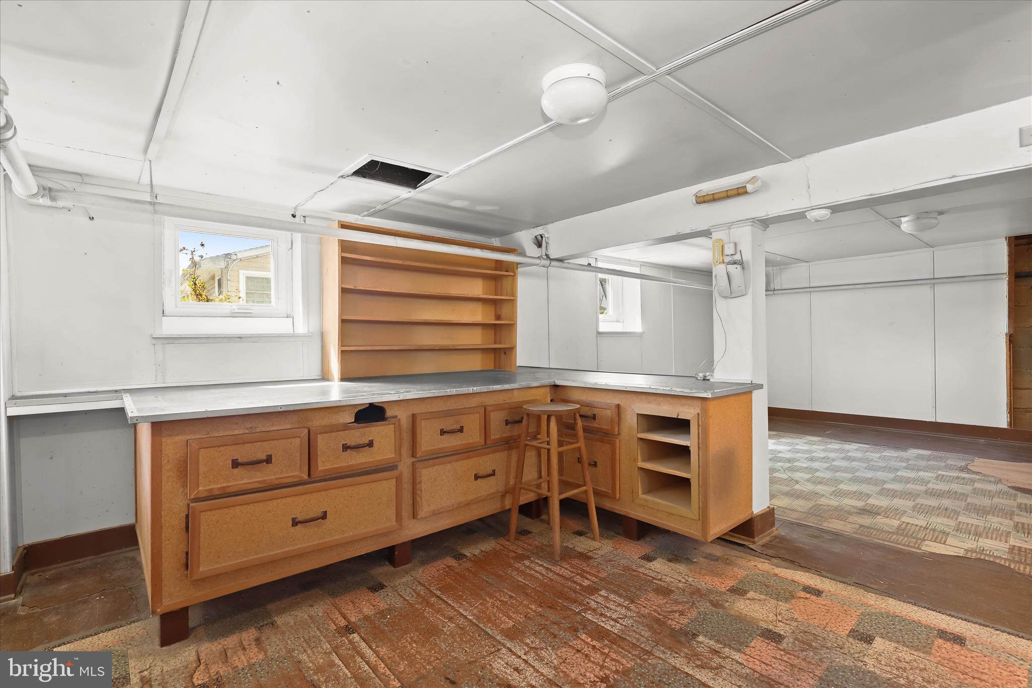 23 Ridge Road Baltimore, MD 21228 - Photo 39 of 49 Workshop with Built Ins