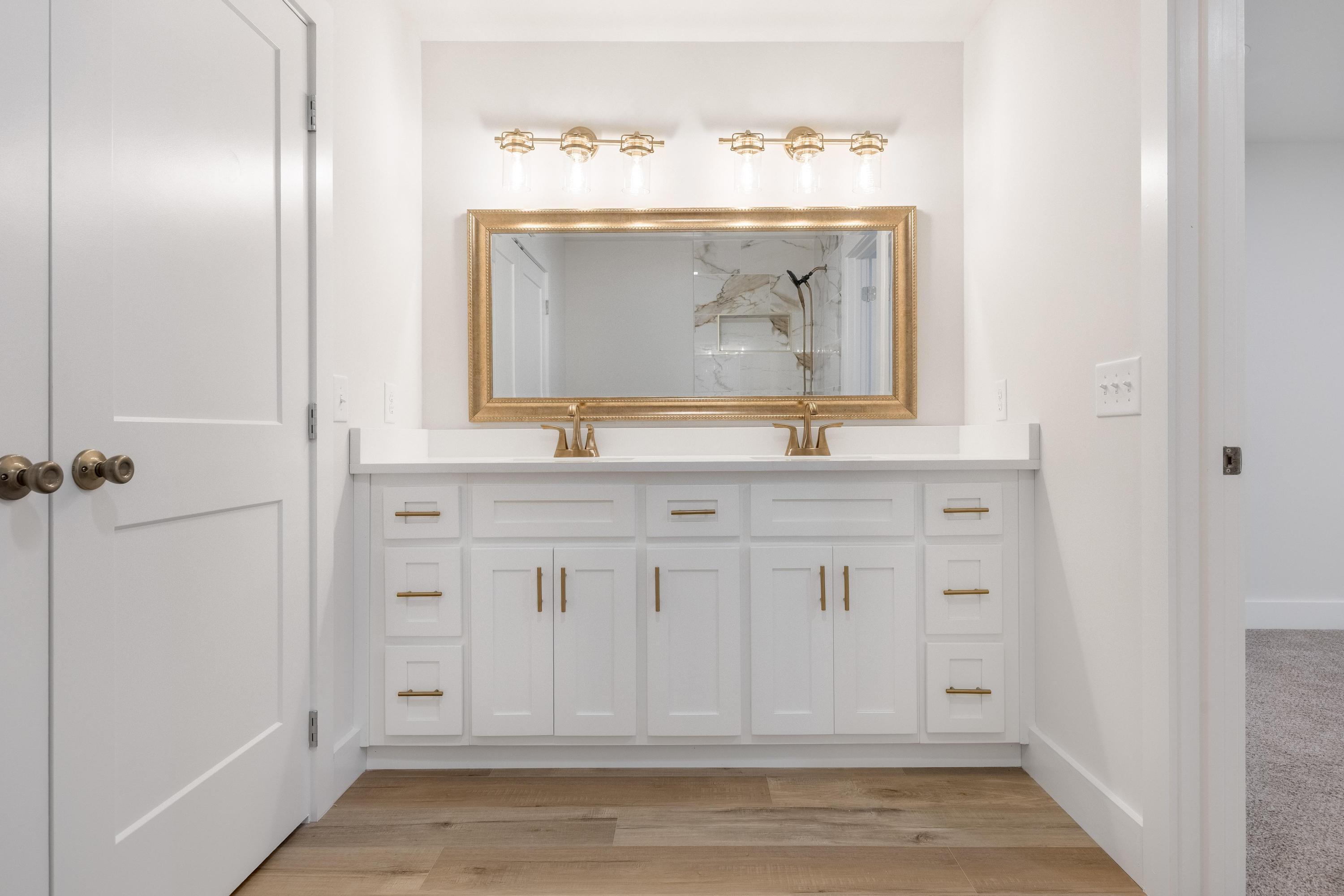 7455 Moses Road Hixson, TN 37343 - Photo 20 of 34 Primary vanity with double sinks