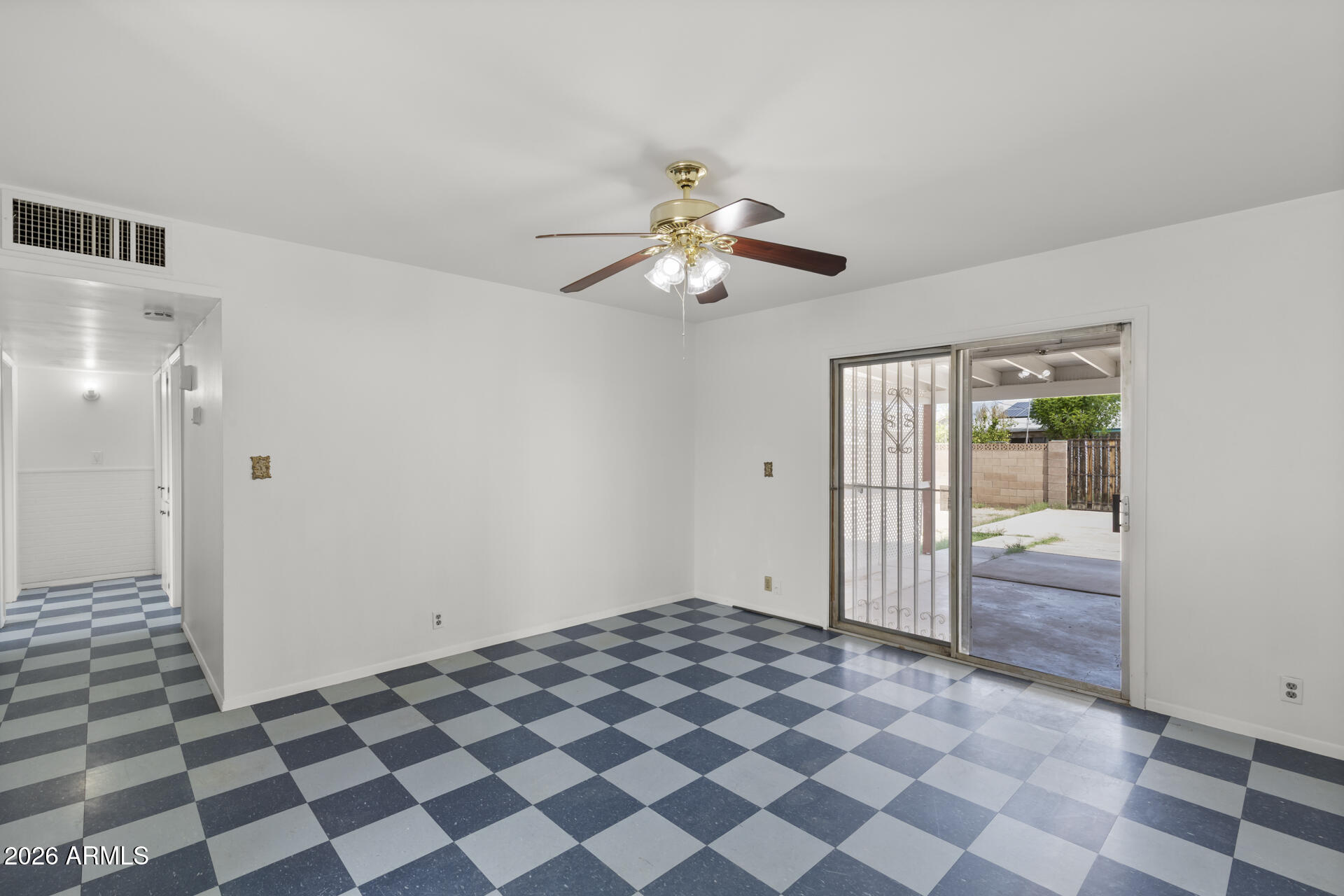 2242 East Chipman Road Phoenix, AZ 85040 - Photo 10 of 25 MAIN