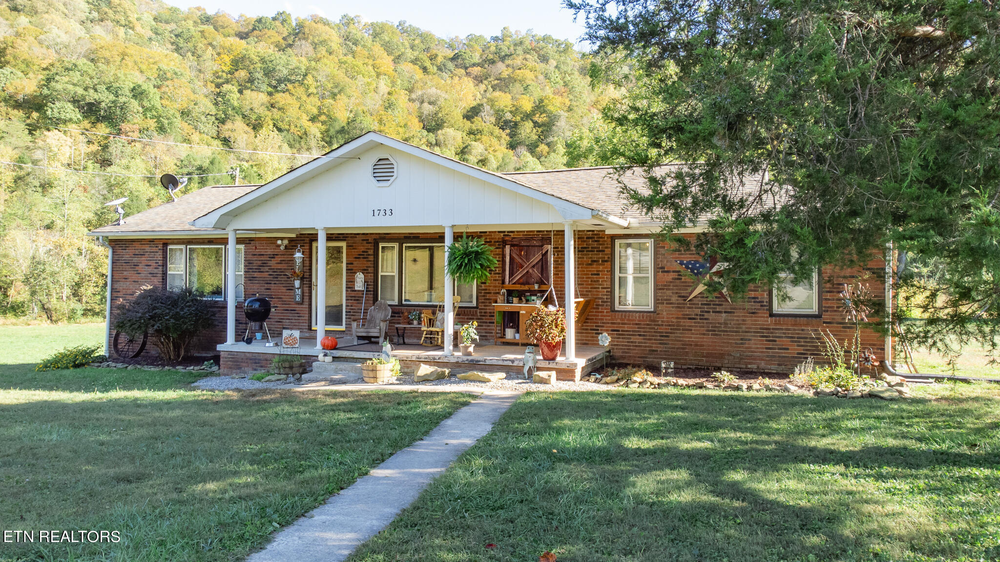1733 Stinking Creek Road La Follette, TN 37766 - Photo 1 of 47 101023-011