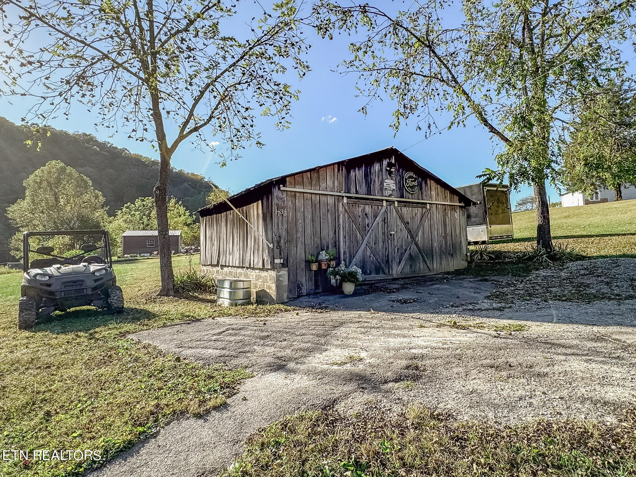 1733 Stinking Creek Road La Follette, TN 37766 - Photo 2 of 47 101023-2-024