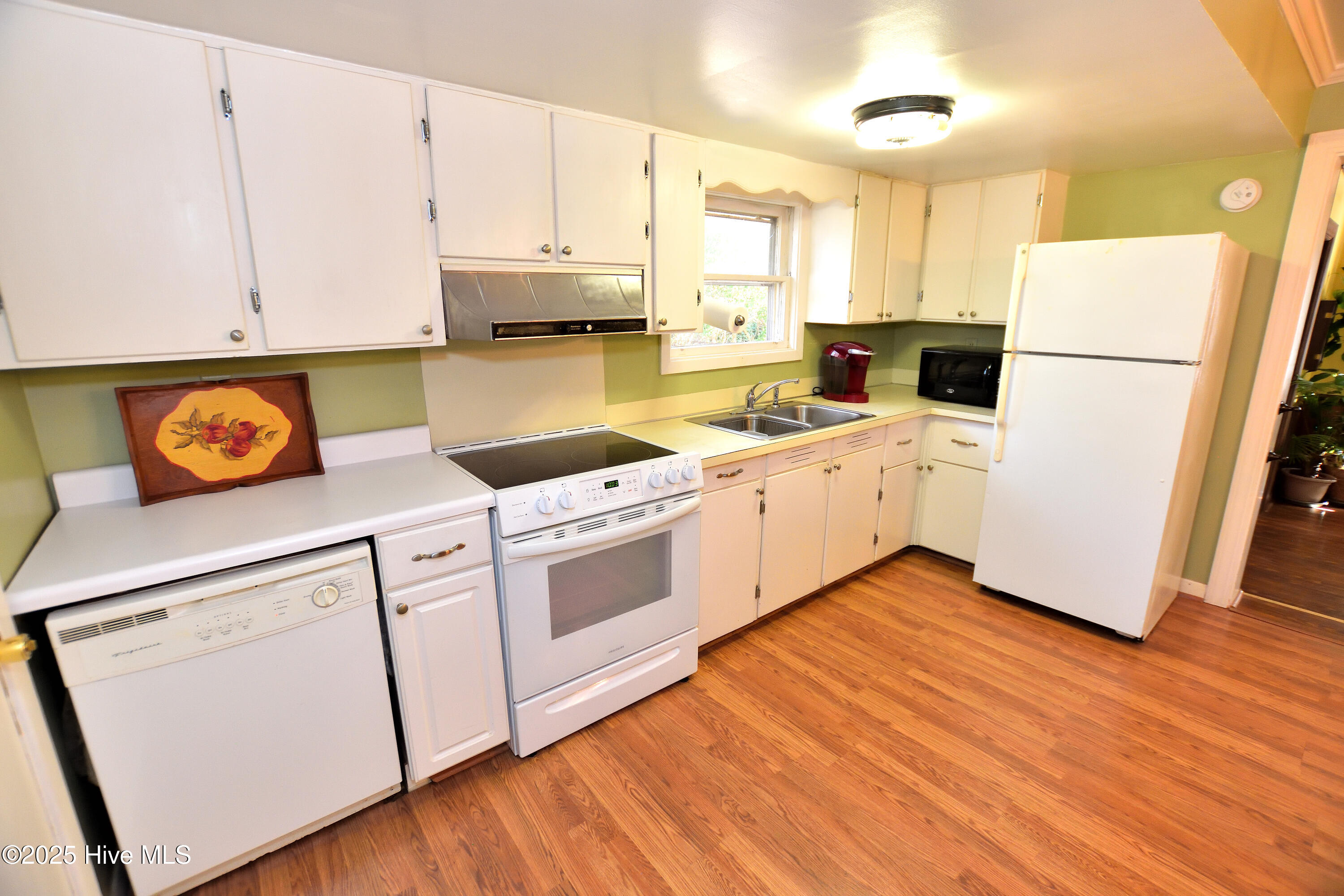 2812 Amherst Road Rocky Mount, NC 27804 - Photo 19 of 32 kitchen/flat top range/dishwasher