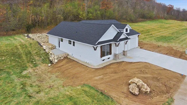 $459,900 | 2563 Clubhouse Drive, Lake City, MN 55041