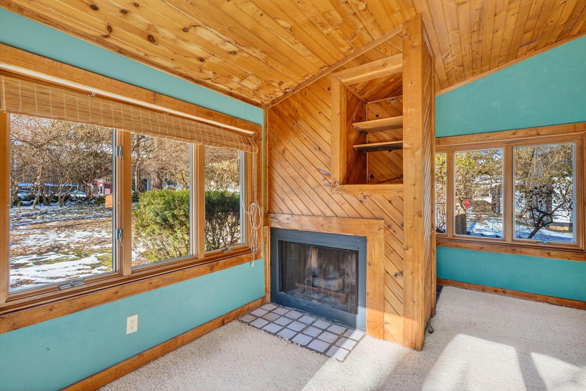 4827 Bellann Road Columbus, OH 43221 - Photo 43 of 85 FLORIDA ROOM - FIREPLACE #2