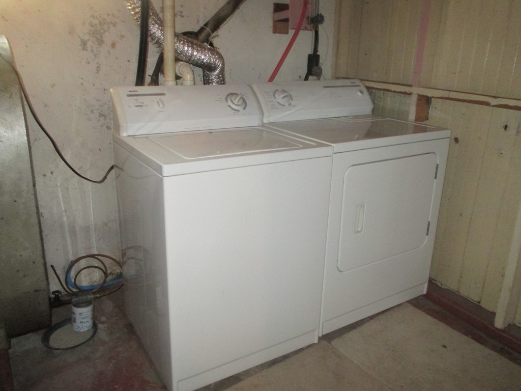 12 Locke Road Billerica, MA 01821 - Photo 12 of 16 a utility room with dryer and washer