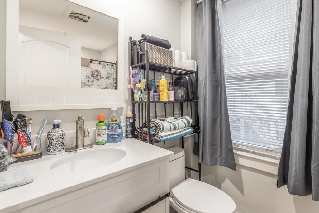 22 Newhall Street Lynn, MA 01902 - Photo 13 of 32