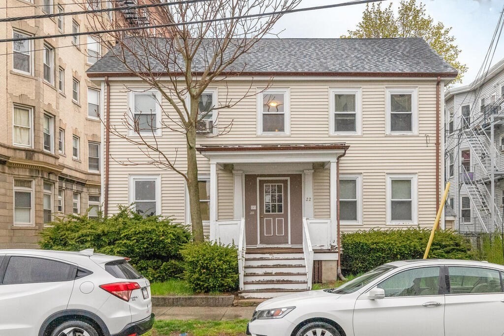 22 Newhall Street Lynn, MA 01902 - Photo 2 of 32