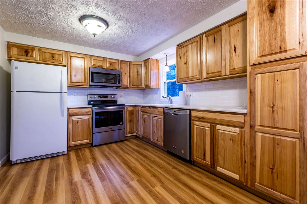 95 Auburn Road Londonderry, NH 03053 - Photo 3 of 26 Gallery Image 3
