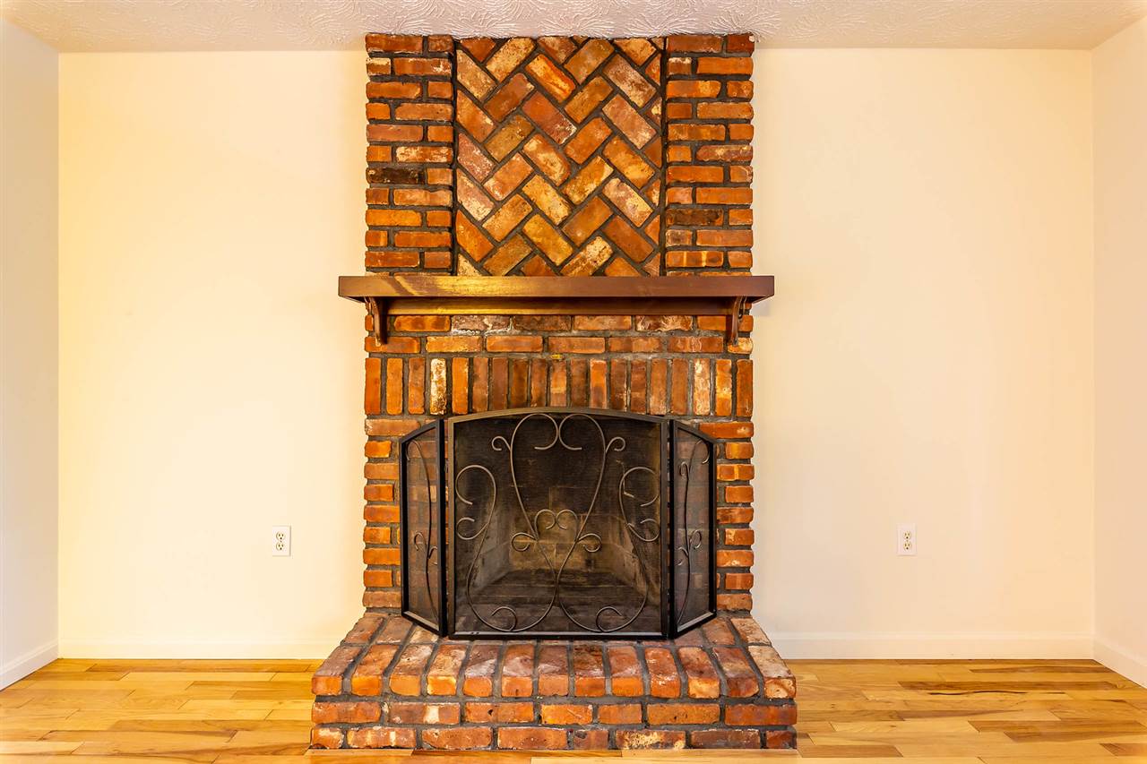 95 Auburn Road Londonderry, NH 03053 - Photo 8 of 26 Gallery Image 8