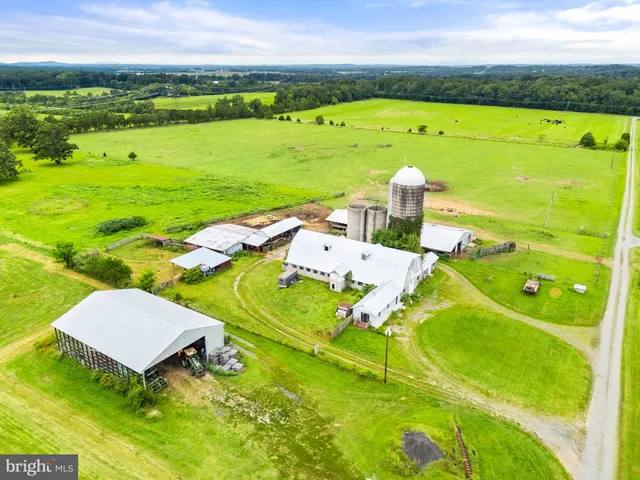 a view of an outdoor space