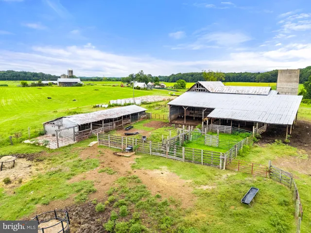 a view of a house with a big yard