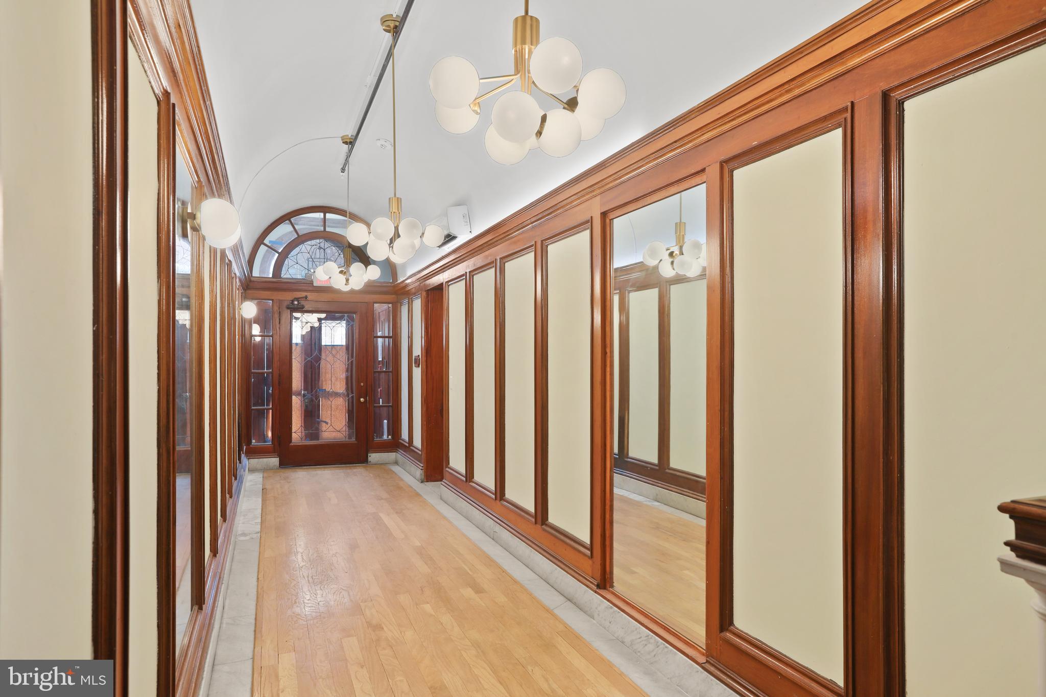 812 Park Avenue, Unit 2FR Baltimore, MD 21201 - Photo 4 of 30 a view of a interior of the house