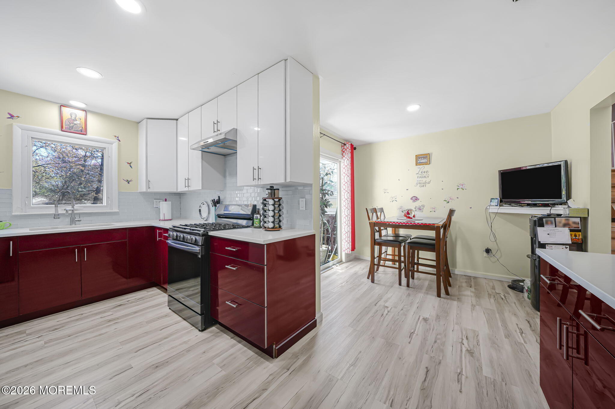 292 Summerhill Road East Brunswick, NJ 08816 - Photo 21 of 32 22-web-or-mls-Photo Apr 11 2026, 9 33 11