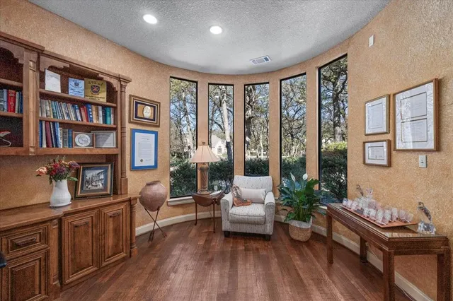 $1,000,000 | 8309 Ashbriar Lane, Fort Worth, TX 76126