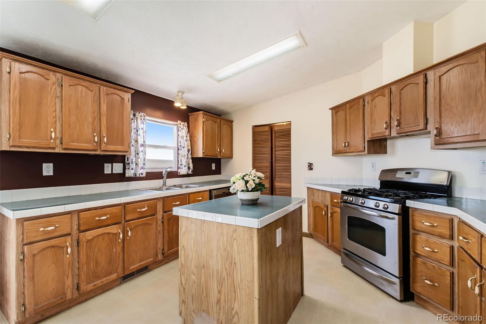 1258 South Split Rock Road Bennett, CO 80102 - Photo 11 of 40 Gallery Image 11
