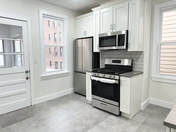$2,450 | 84 Dekalb Avenue, Unit 2, Jersey City, NJ 07306