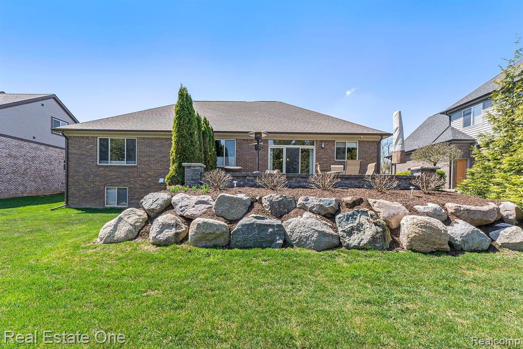 1057 Pembroke Court Rochester Hills, MI 48307 - Photo 19 of 25