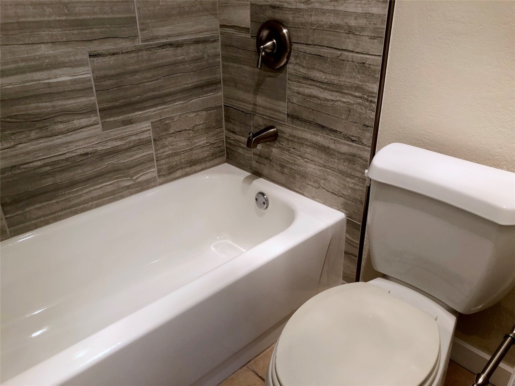 1915 Magazine Street Austin, TX 78727 - Photo 17 of 18 a bathroom with a bathtub and toilet