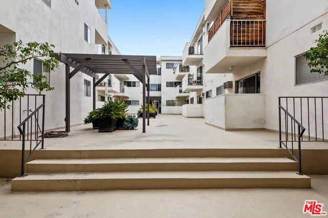 a view of entryway with a front door