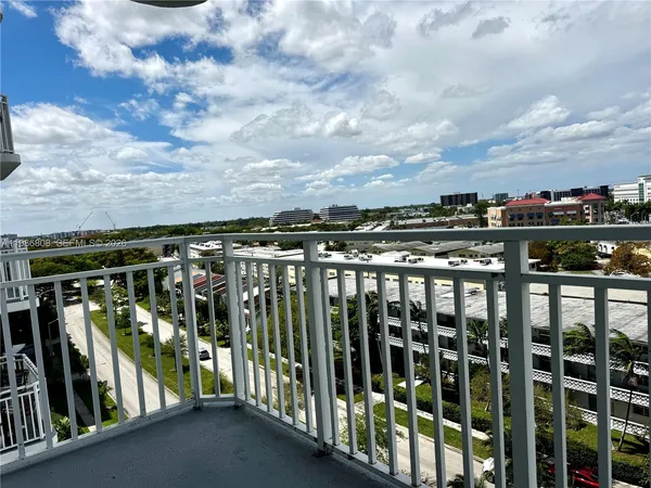 $309,999 | 2150 Sans Souci Boulevard, Unit A909, North Miami, FL 33181