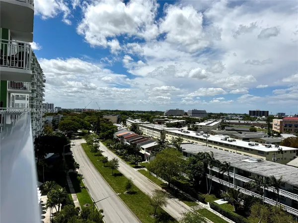 $309,999 | 2150 Sans Souci Boulevard, Unit A909, North Miami, FL 33181