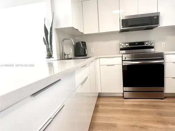 $309,999 | 2150 Sans Souci Boulevard, Unit A909, North Miami, FL 33181