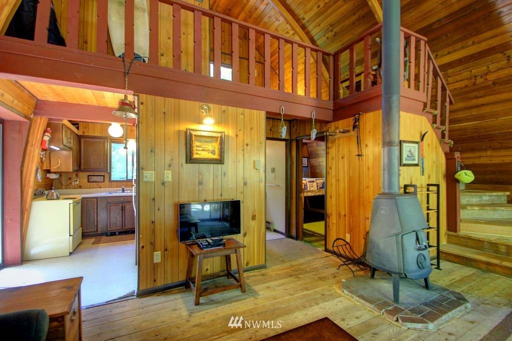 12040 Pinnacle Road Deming, WA 98244 - Photo 4 of 25 Gallery Image 4