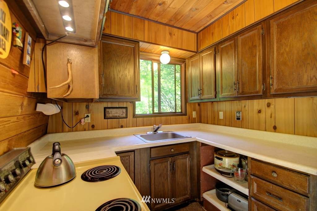 12040 Pinnacle Road Deming, WA 98244 - Photo 5 of 25 Gallery Image 5