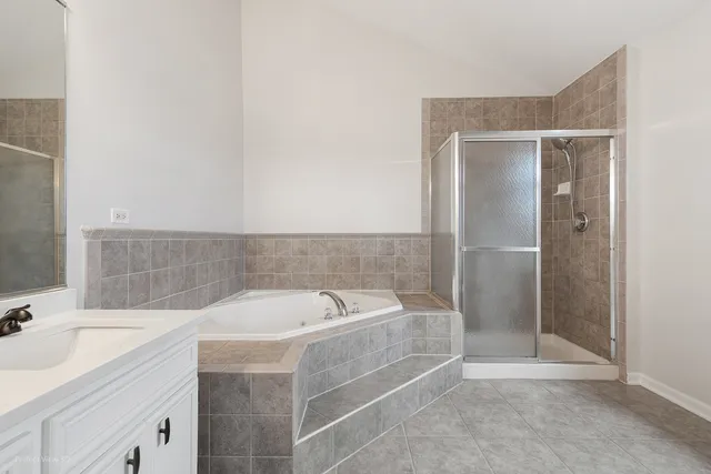 an empty room with a empty space and window