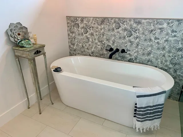 a bathroom with a bathtub