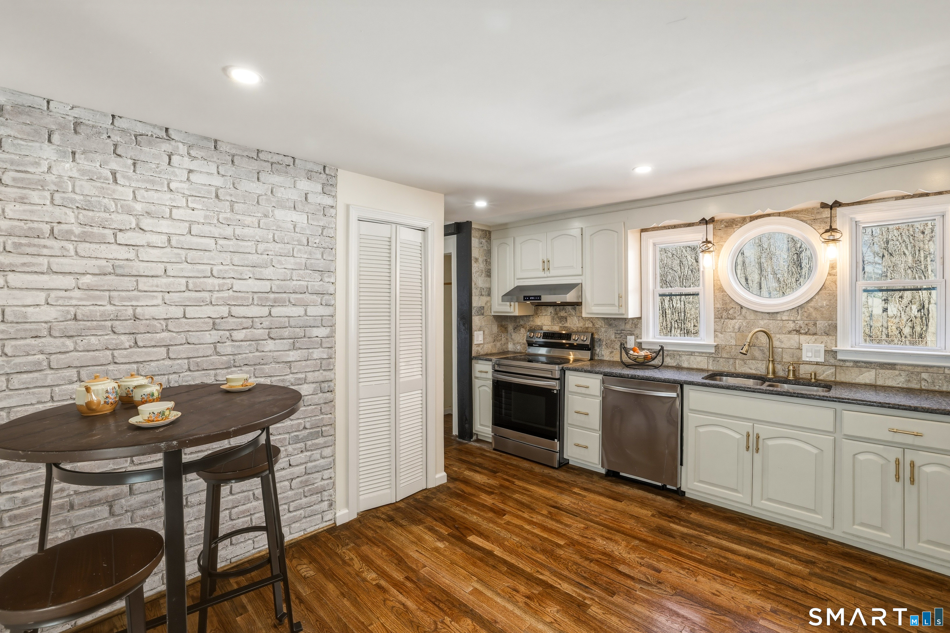 35 Hollow Brook Road Windsor, CT 06095 - Photo 8 of 40