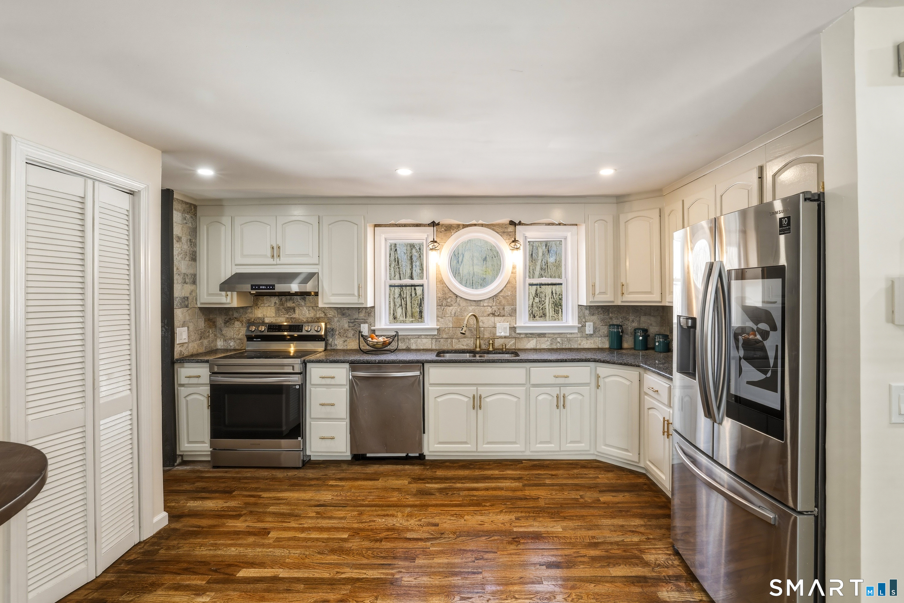 35 Hollow Brook Road Windsor, CT 06095 - Photo 9 of 40