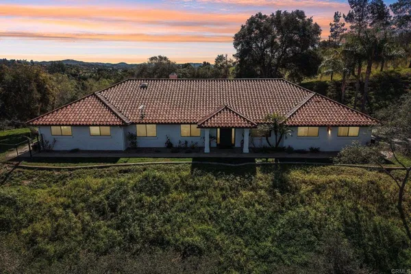 $1,465,000 | 707 Live Oak Park Road South, Fallbrook, CA 92028