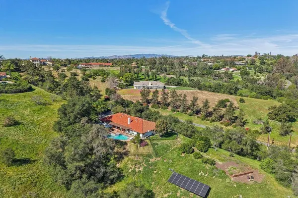 $1,465,000 | 707 Live Oak Park Road South, Fallbrook, CA 92028