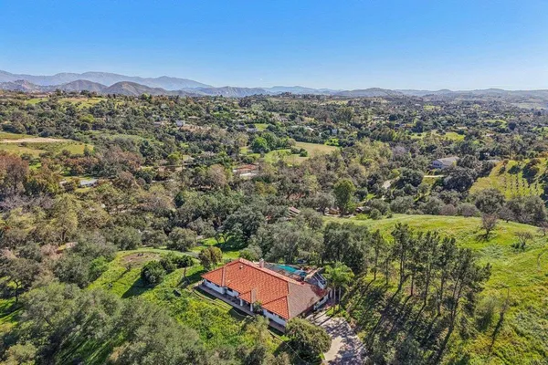 $1,465,000 | 707 Live Oak Park Road South, Fallbrook, CA 92028
