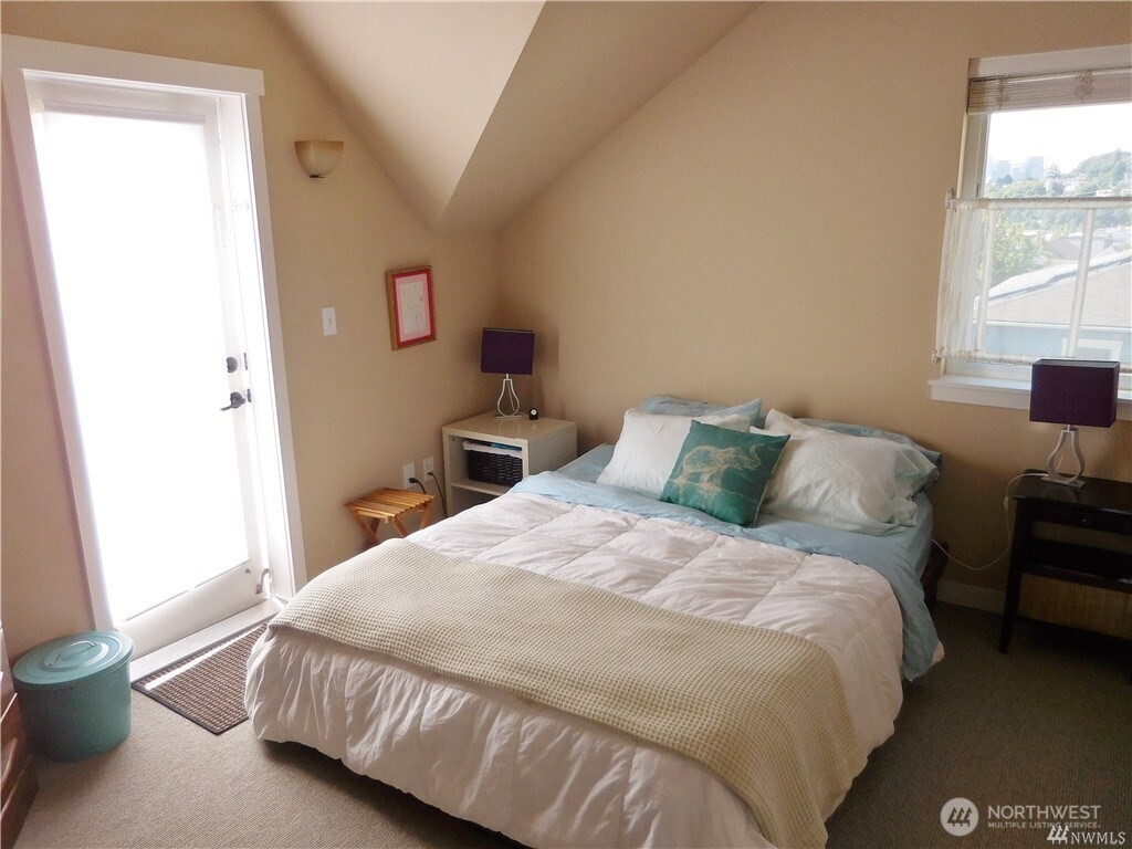 3615 Albion Place North, Unit A Seattle, WA 98103 - Photo 11 of 22