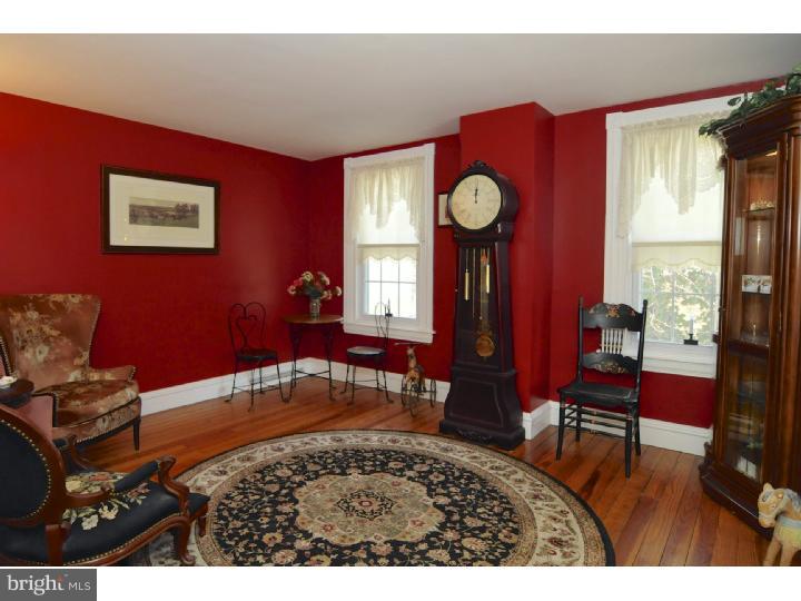 400 Sandy Bank Road Media, PA 19063 - Photo 12 of 25 Living Room