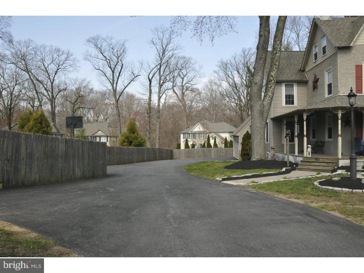 400 Sandy Bank Road Media, PA 19063 - Photo 5 of 25 Driveway