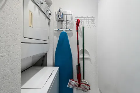 $385,000 | 2601 South Broadmoor Drive, Unit 24, Palm Springs, CA 92264