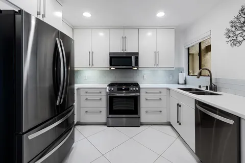 $385,000 | 2601 South Broadmoor Drive, Unit 24, Palm Springs, CA 92264