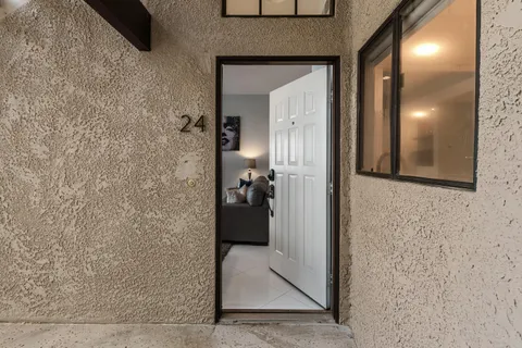 $385,000 | 2601 South Broadmoor Drive, Unit 24, Palm Springs, CA 92264