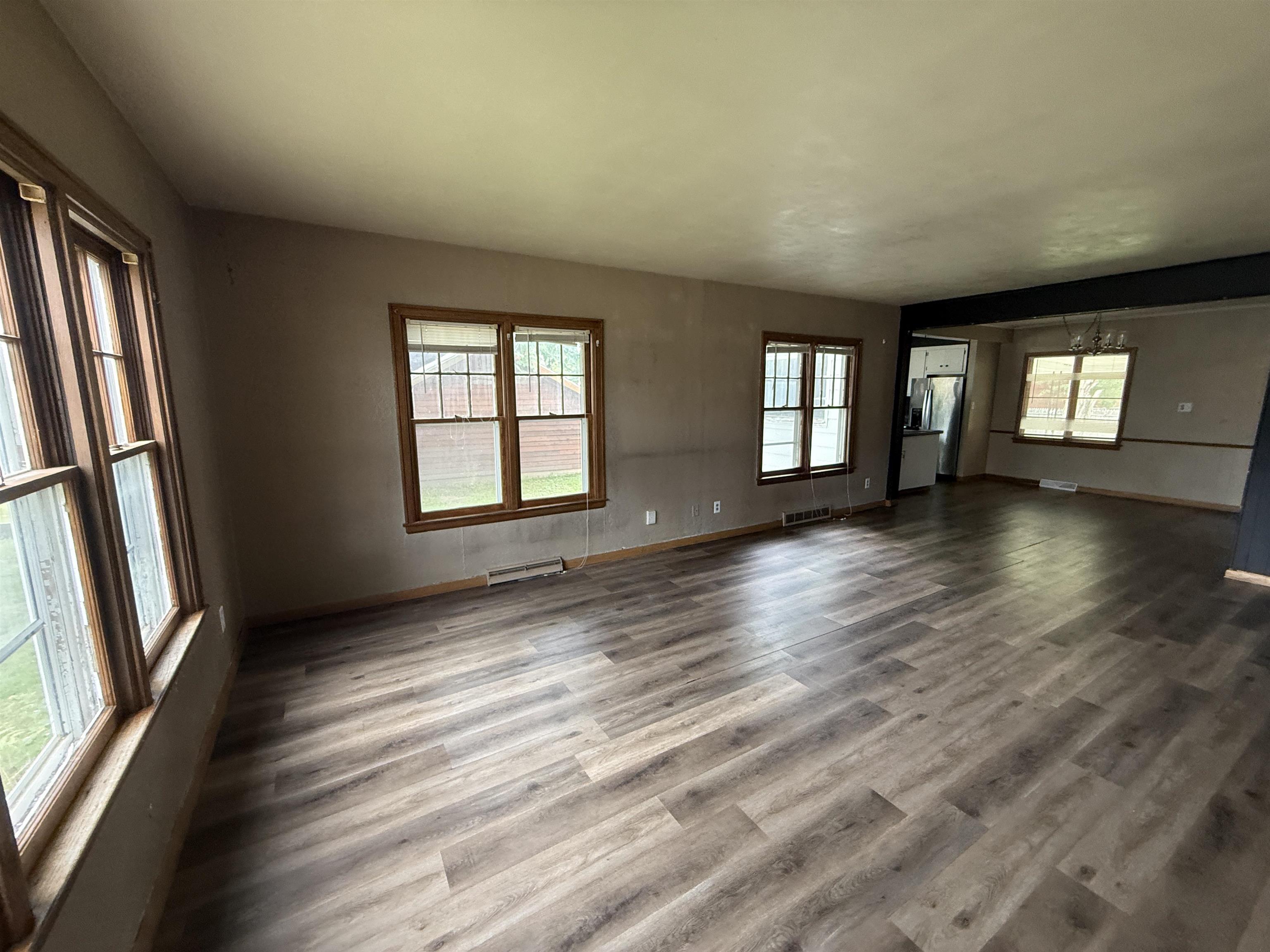 911 Main Street Gresham, WI 54128 - Photo 7 of 19 Gallery Image 7