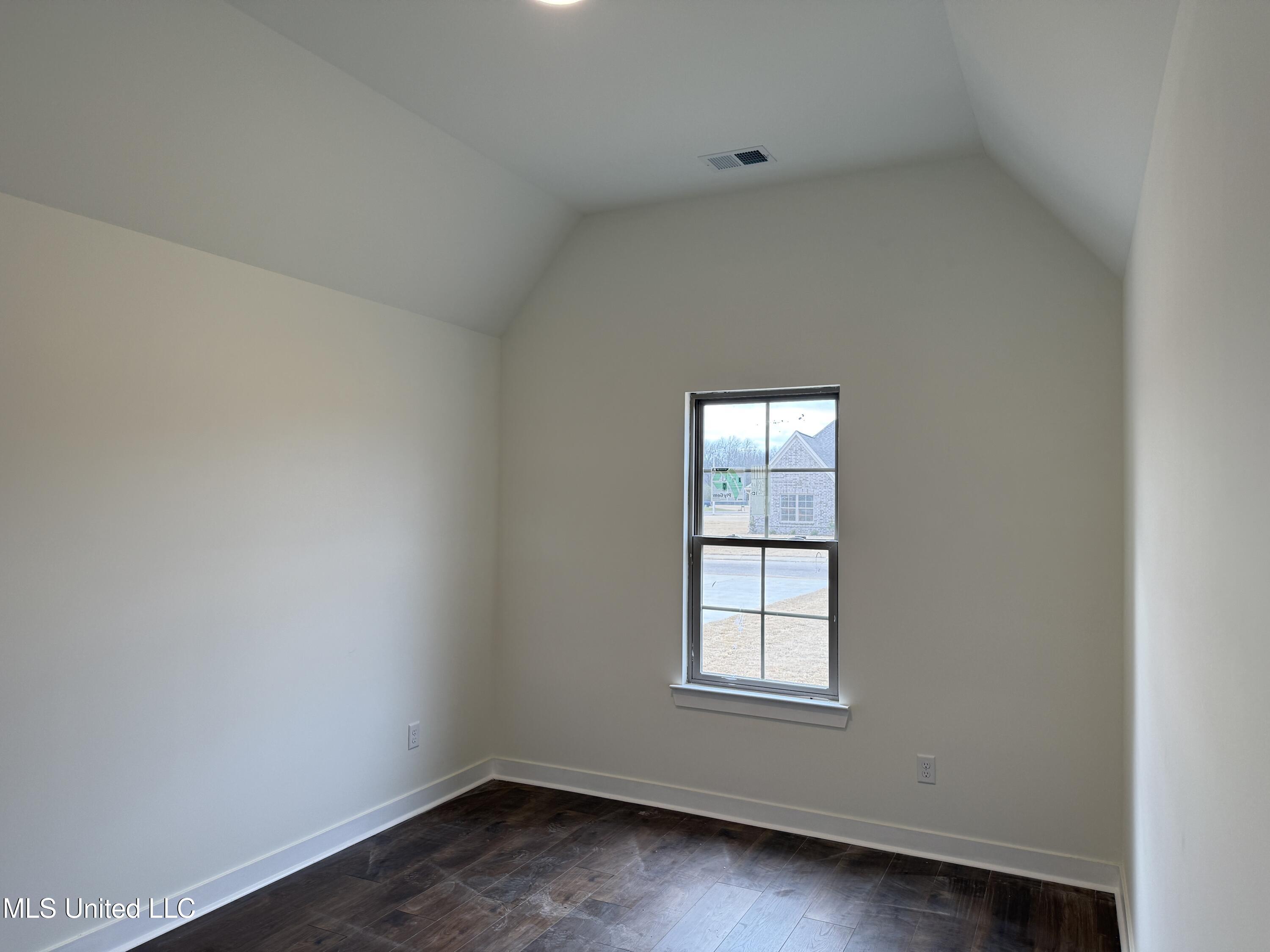 6588 Boxley Pointe, Unit POINTE Walls, MS 38680 - Photo 12 of 15 Bedroom