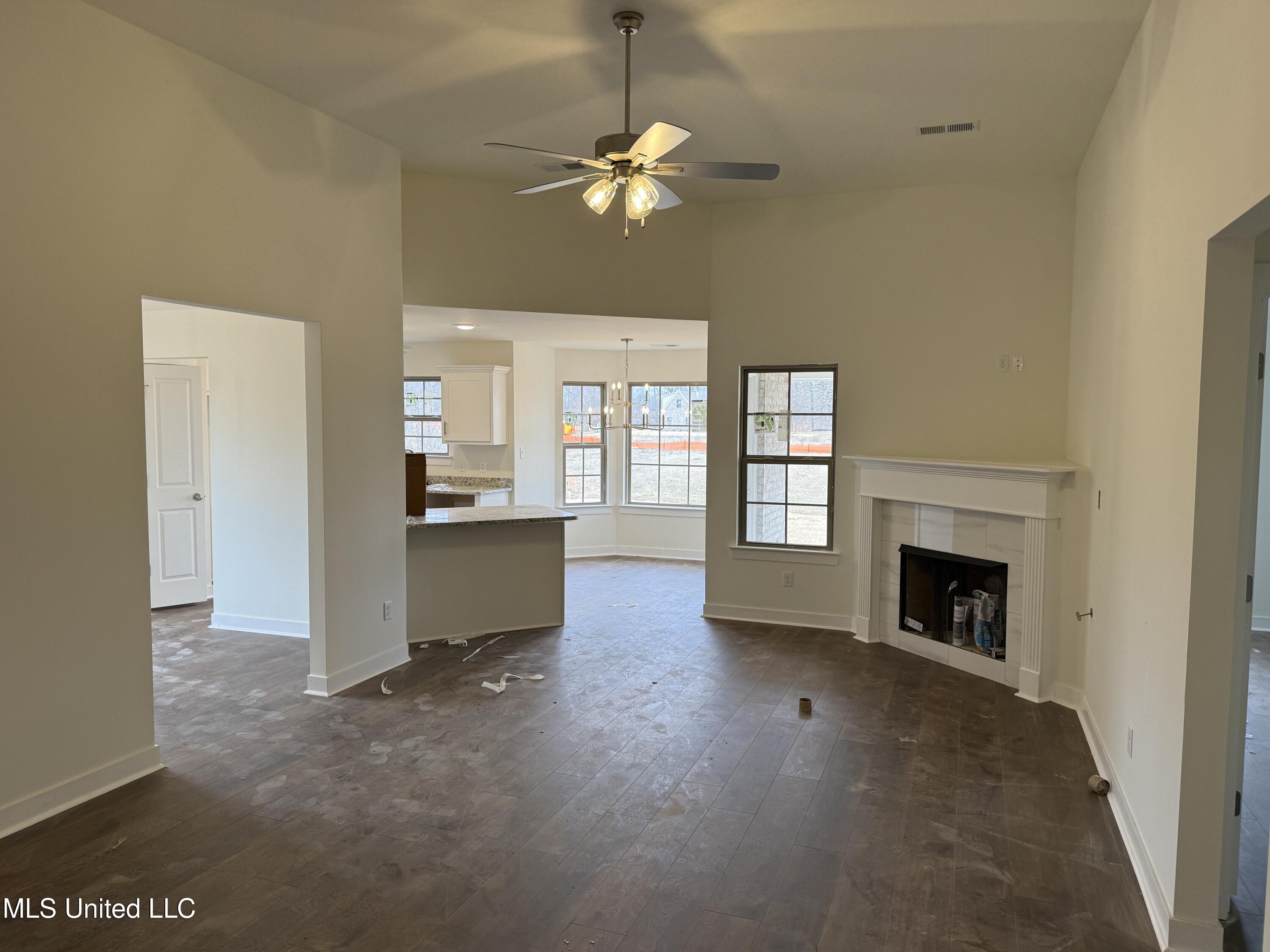 6588 Boxley Pointe, Unit POINTE Walls, MS 38680 - Photo 3 of 15 Family Room