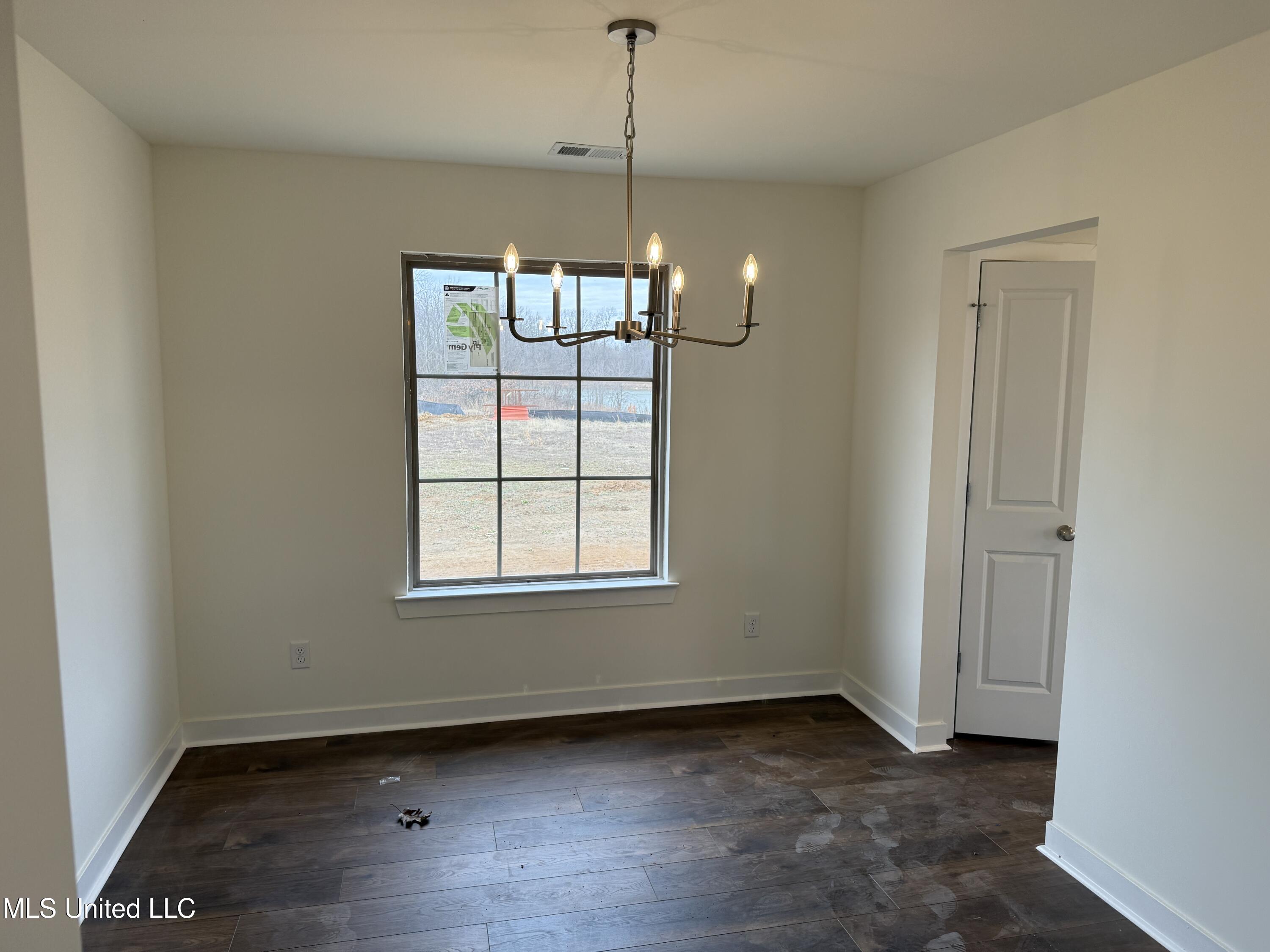 6588 Boxley Pointe, Unit POINTE Walls, MS 38680 - Photo 4 of 15 Dining Room