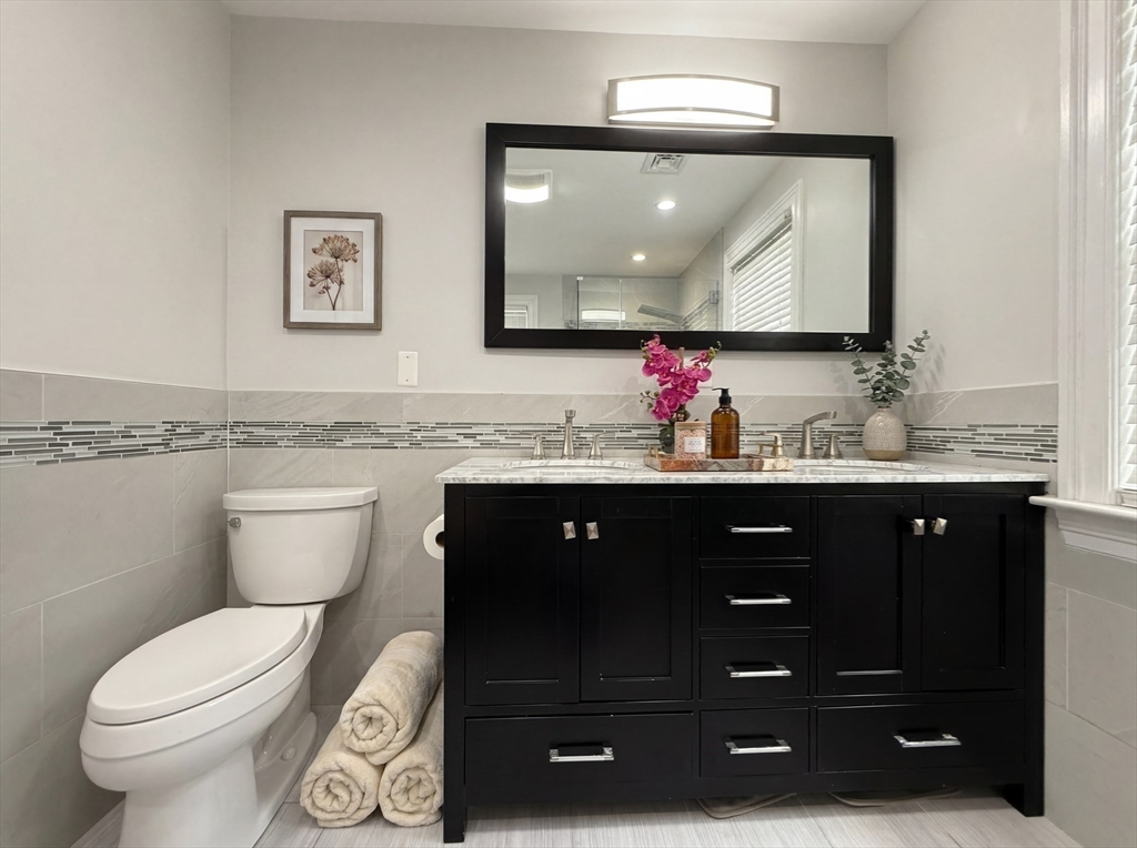 115 Hawthorn Road Braintree, MA 02184 - Photo 21 of 37 a bathroom with a toilet a sink and a mirror