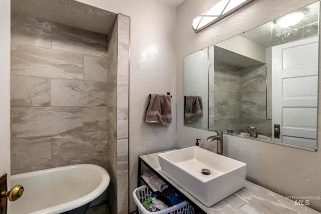 $450,000 | 409 1st Street East, Hansen, ID 83334