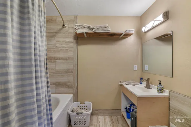 $450,000 | 409 1st Street East, Hansen, ID 83334